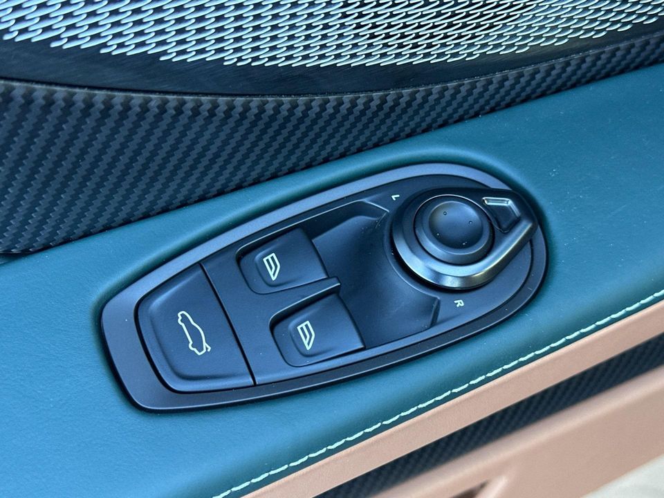 2025 Aston Martin Vanquish