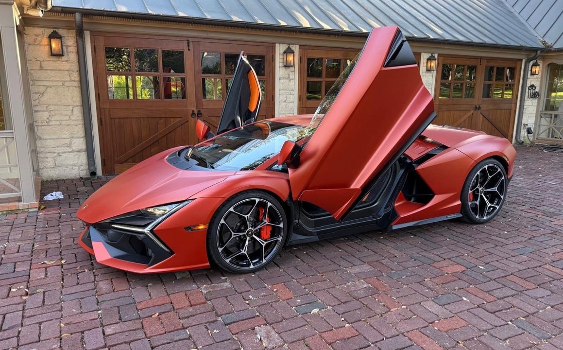 2024 Lamborghini Revuelto