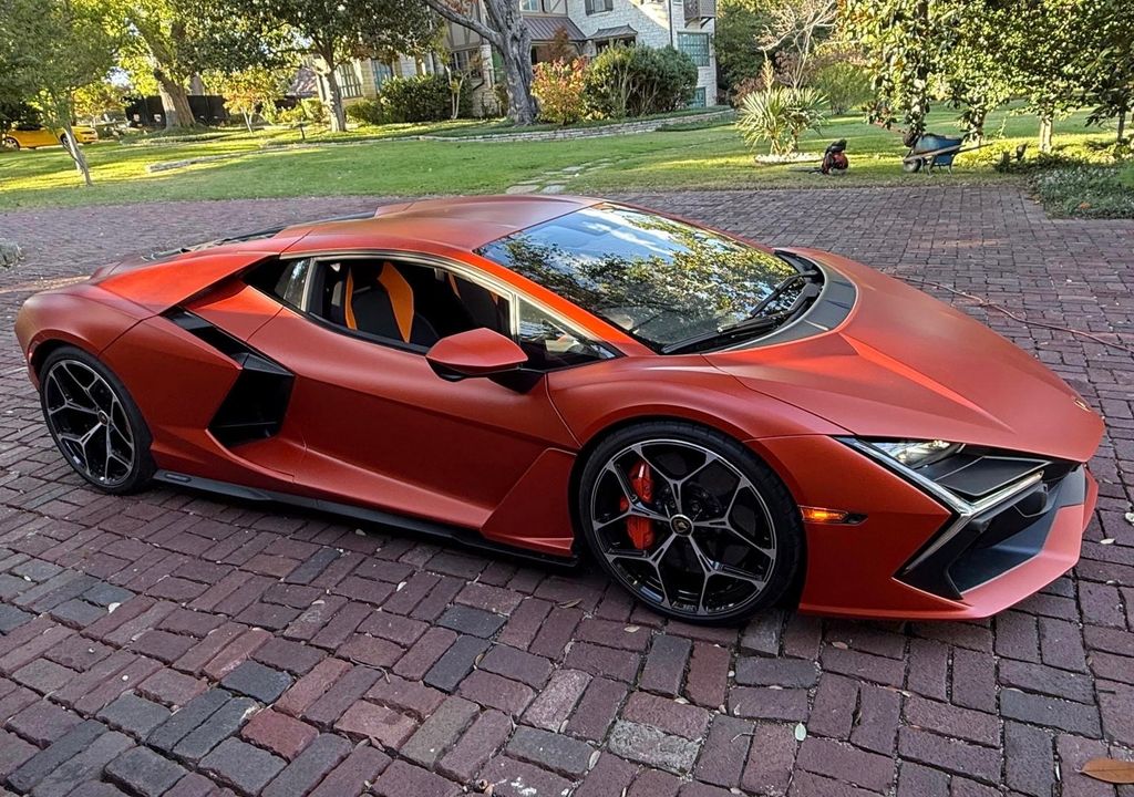 2024 Lamborghini Revuelto