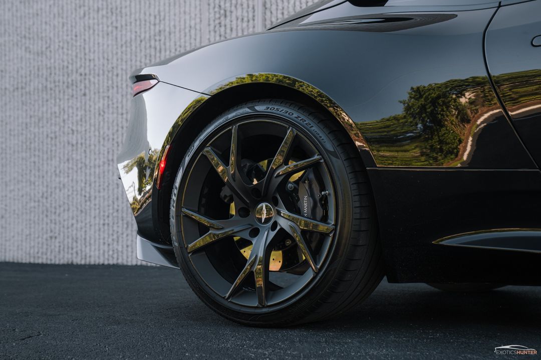 2019 Aston Martin DBS