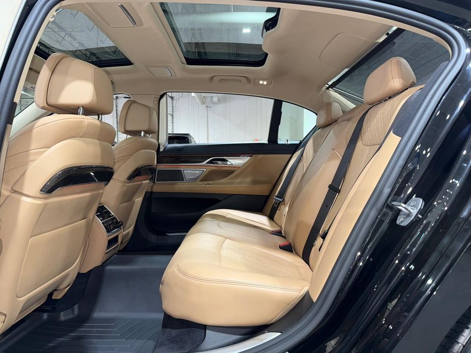 2017 BMW 740i