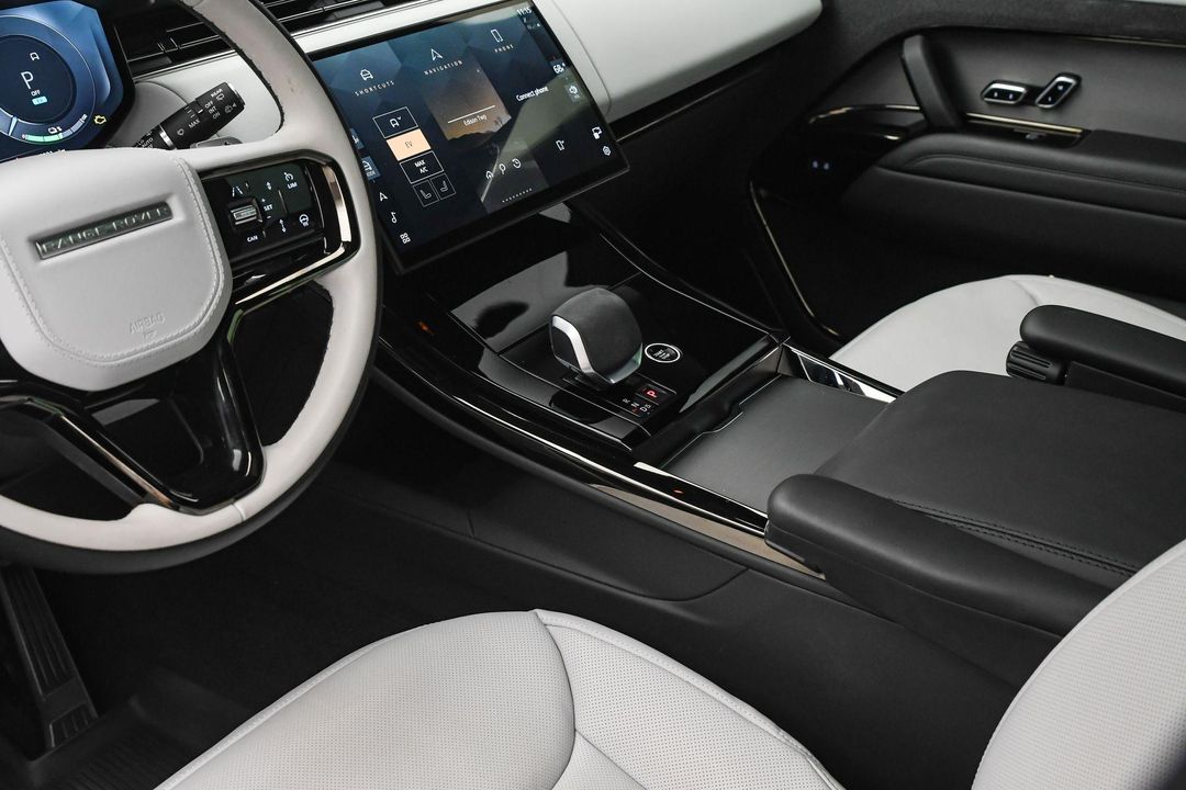 2025 Land Rover Range Rover Sport Plug-in Hybrid