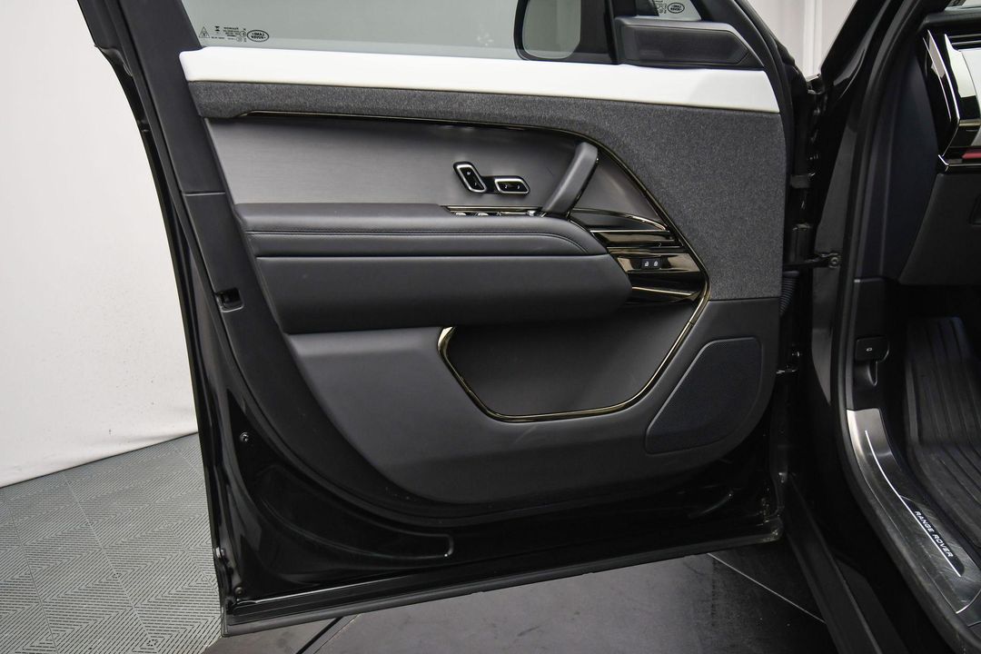 2025 Land Rover Range Rover Sport Plug-in Hybrid