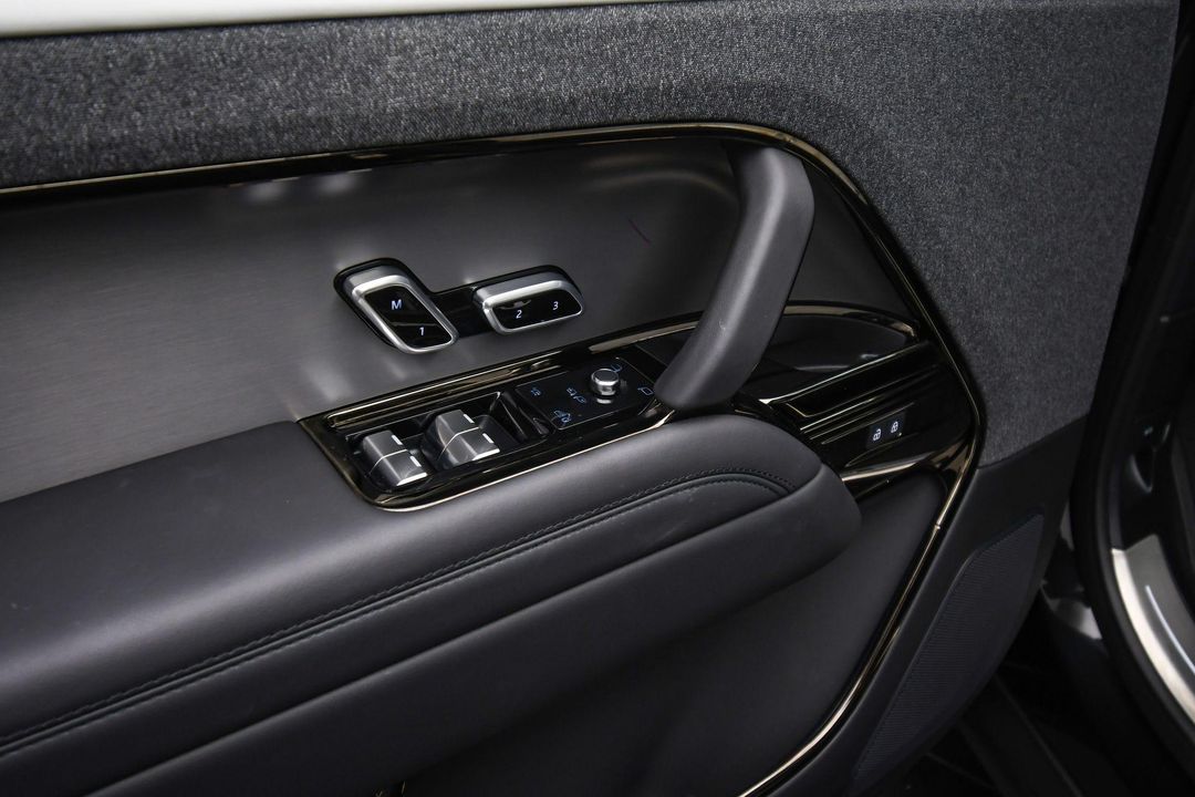 2025 Land Rover Range Rover Sport Plug-in Hybrid