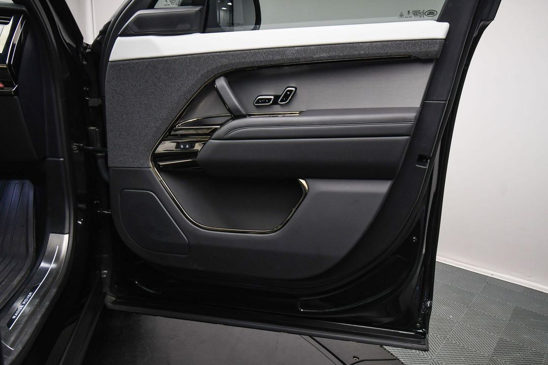 2025 Land Rover Range Rover Sport Plug-in Hybrid