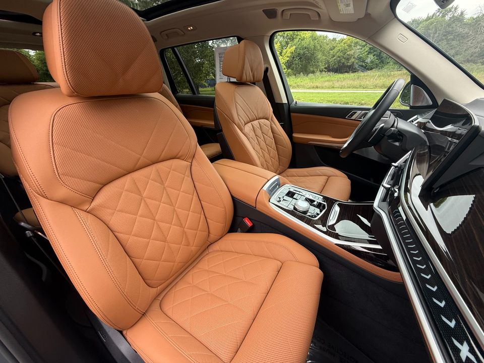 2023 BMW X7
