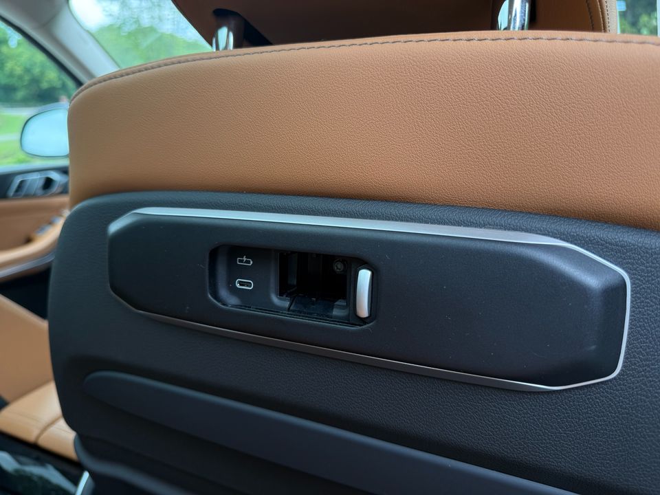 2023 BMW X7