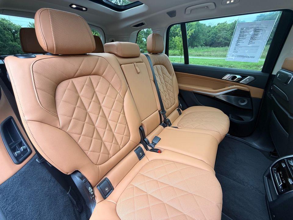 2023 BMW X7