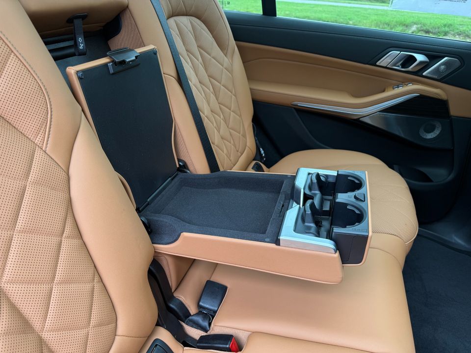 2023 BMW X7