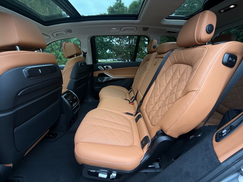 2023 BMW X7