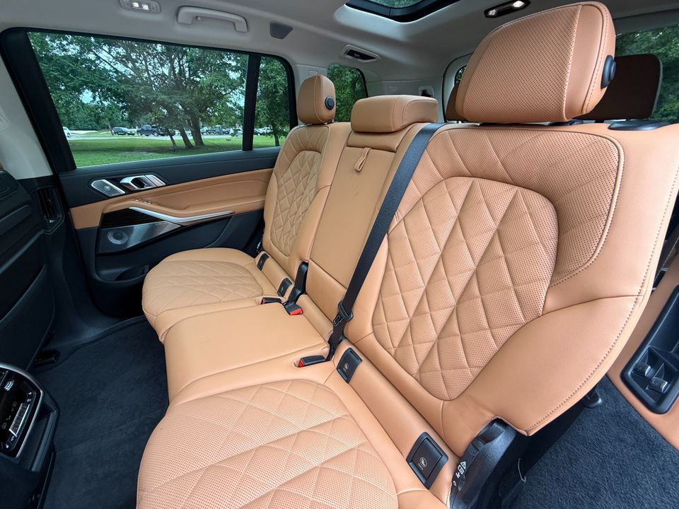 2023 BMW X7