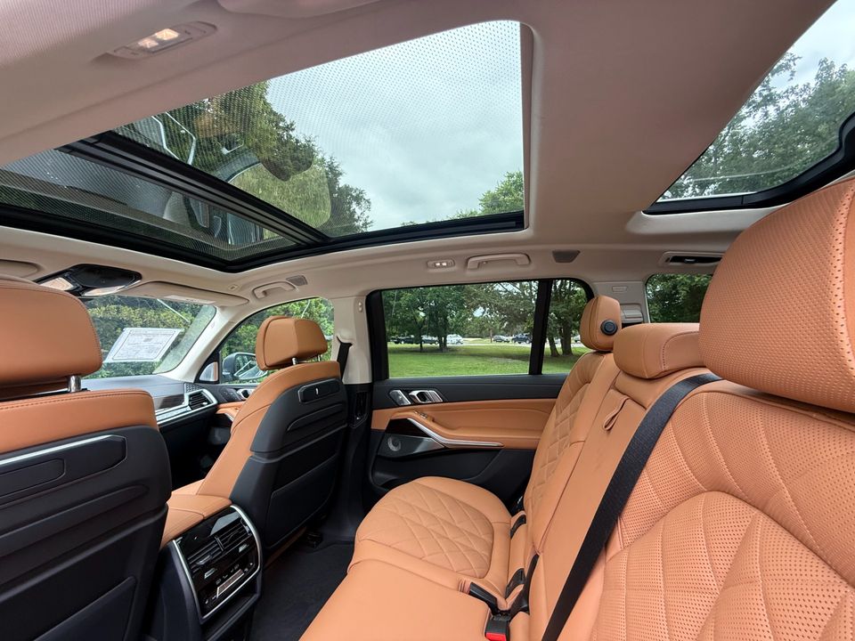 2023 BMW X7