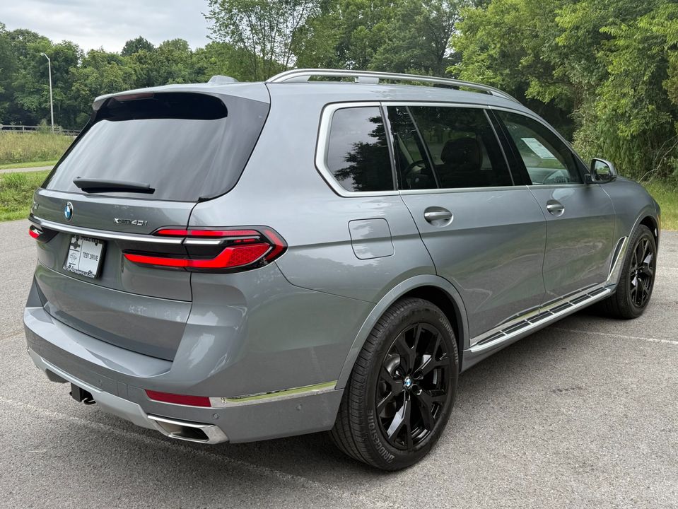 2023 BMW X7