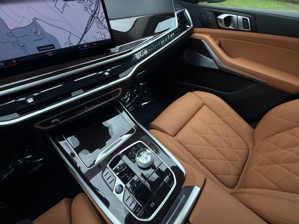 2023 BMW X7