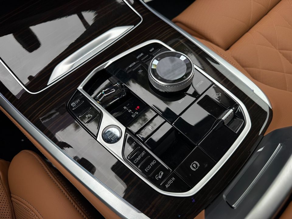 2023 BMW X7