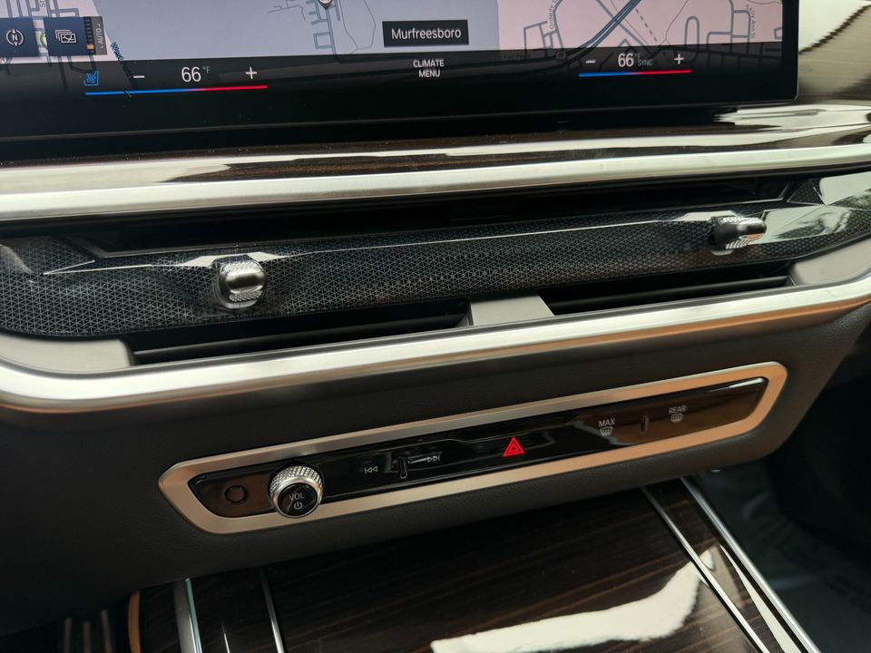 2023 BMW X7