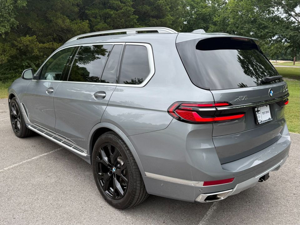 2023 BMW X7