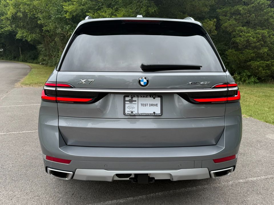 2023 BMW X7