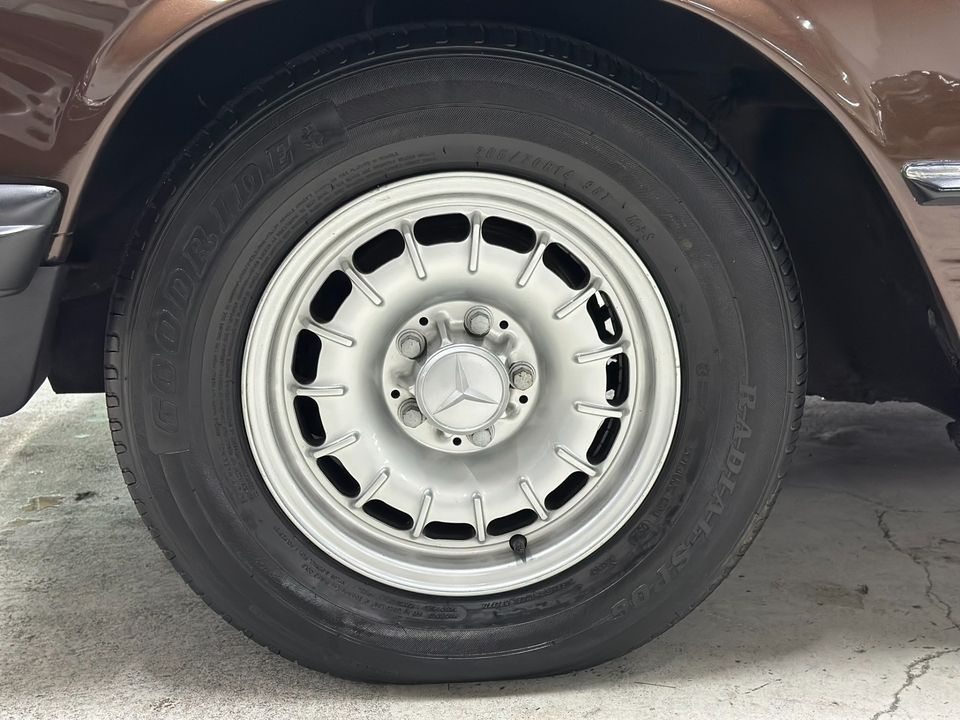 1981 Mercedes-Benz 380-Class