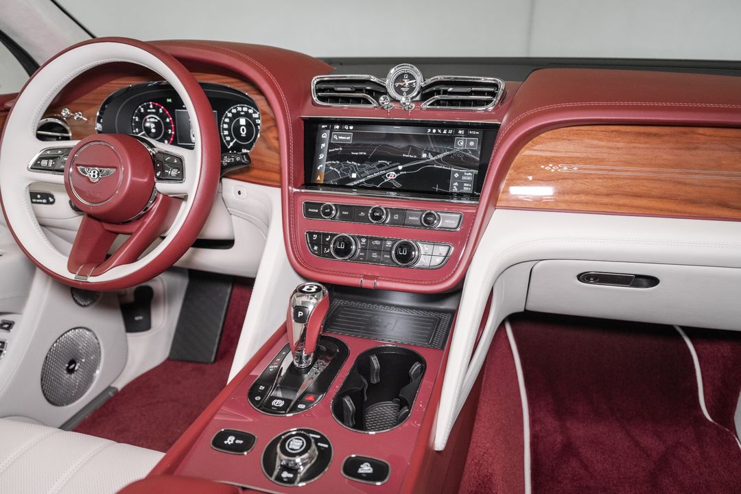 2025 Bentley Bentayga