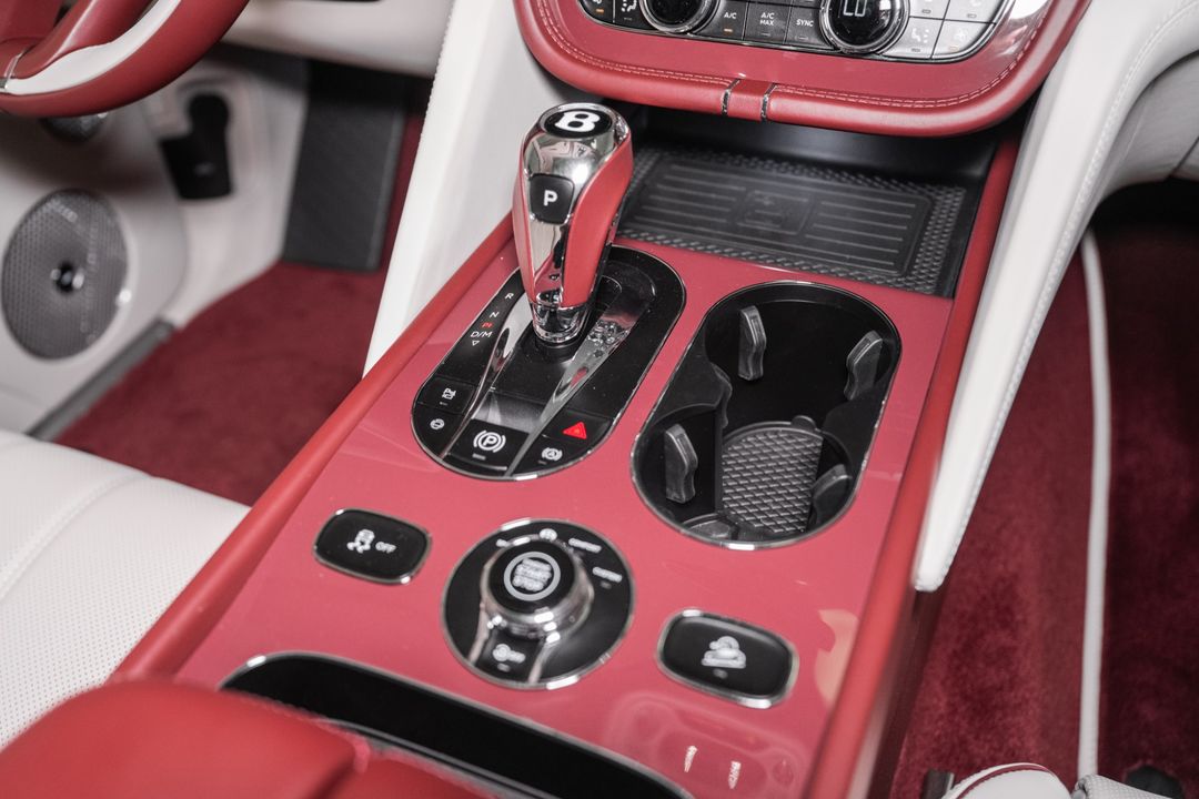 2025 Bentley Bentayga