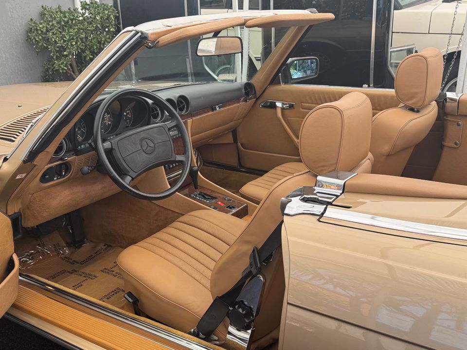1986 Mercedes-Benz 560-Class
