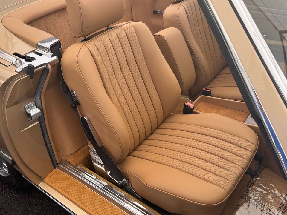 1986 Mercedes-Benz 560-Class