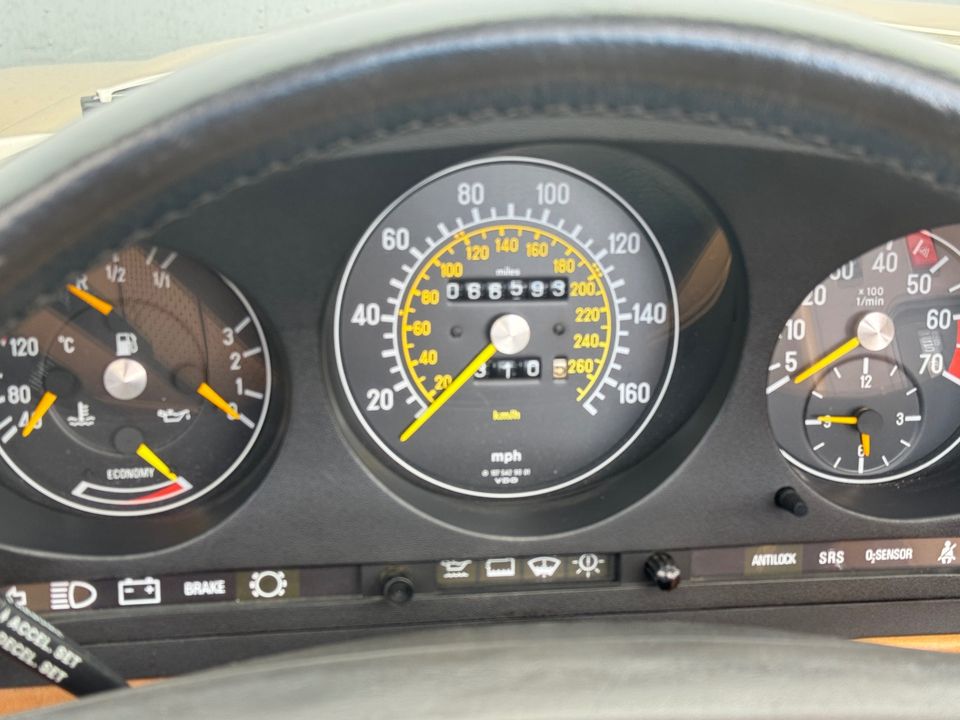 1986 Mercedes-Benz 560-Class