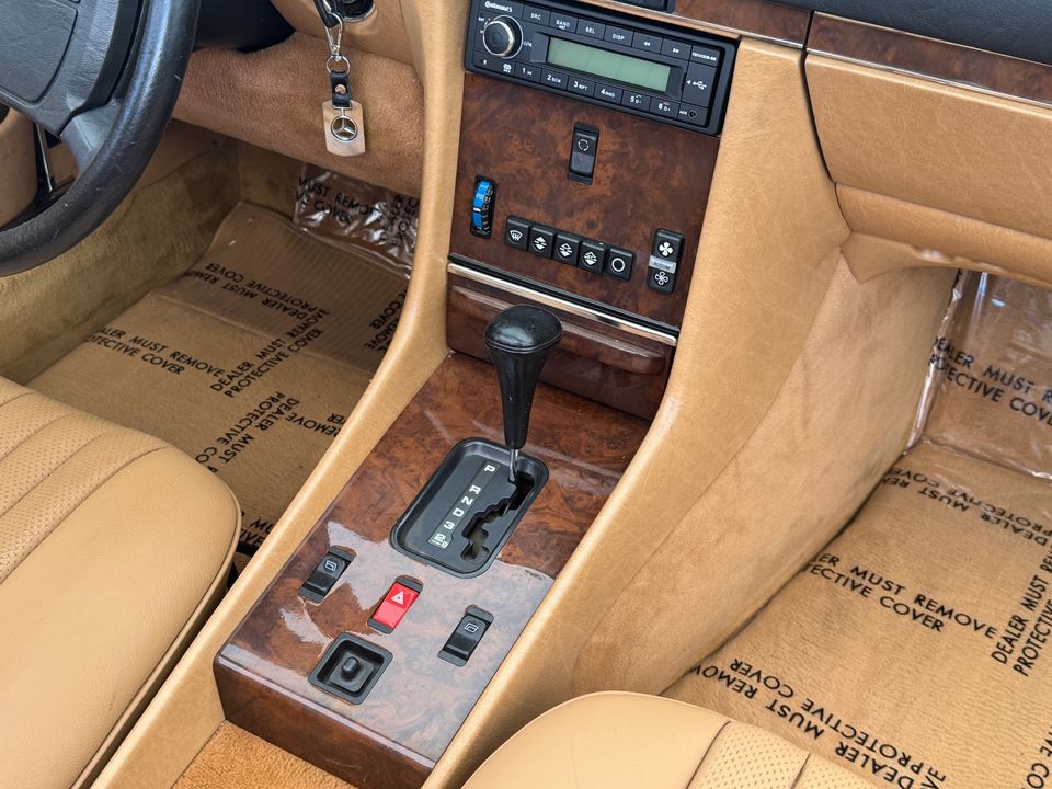 1986 Mercedes-Benz 560-Class