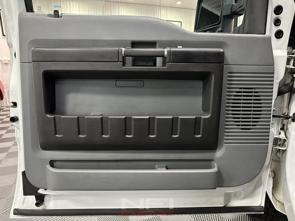 2014 Ford F350 Super Duty Super Cab & Chassis