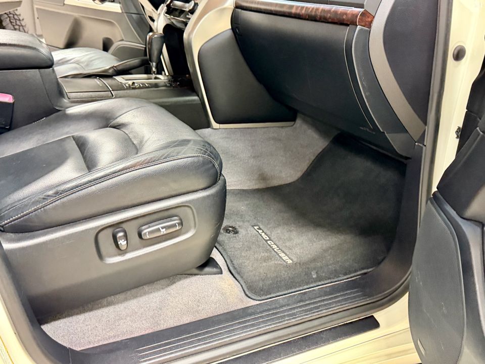 2013 Toyota Land Cruiser 200 LOW 115K MILES FRESH BUILD