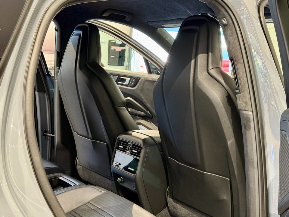 2022 Porsche Cayenne Turbo GT