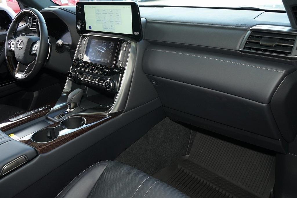 2025 Lexus LX 700h