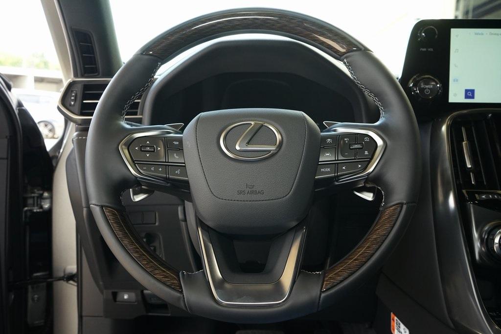 2025 Lexus LX 700h