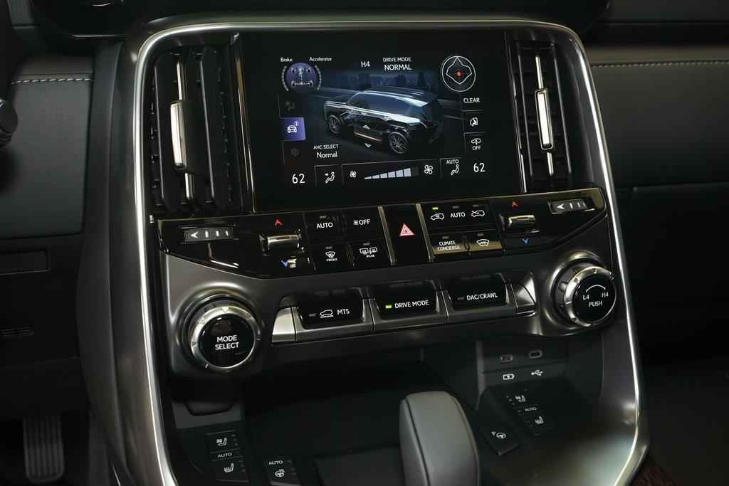 2025 Lexus LX 700h