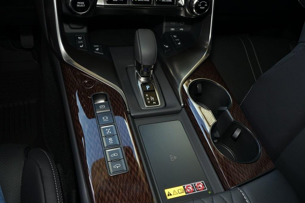 2025 Lexus LX 700h