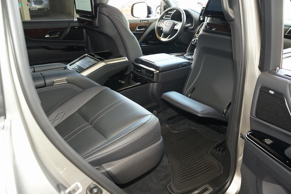 2025 Lexus LX 700h