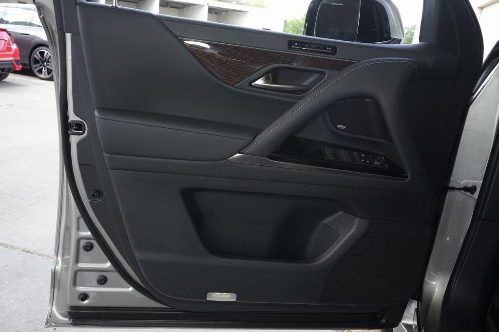 2025 Lexus LX 700h