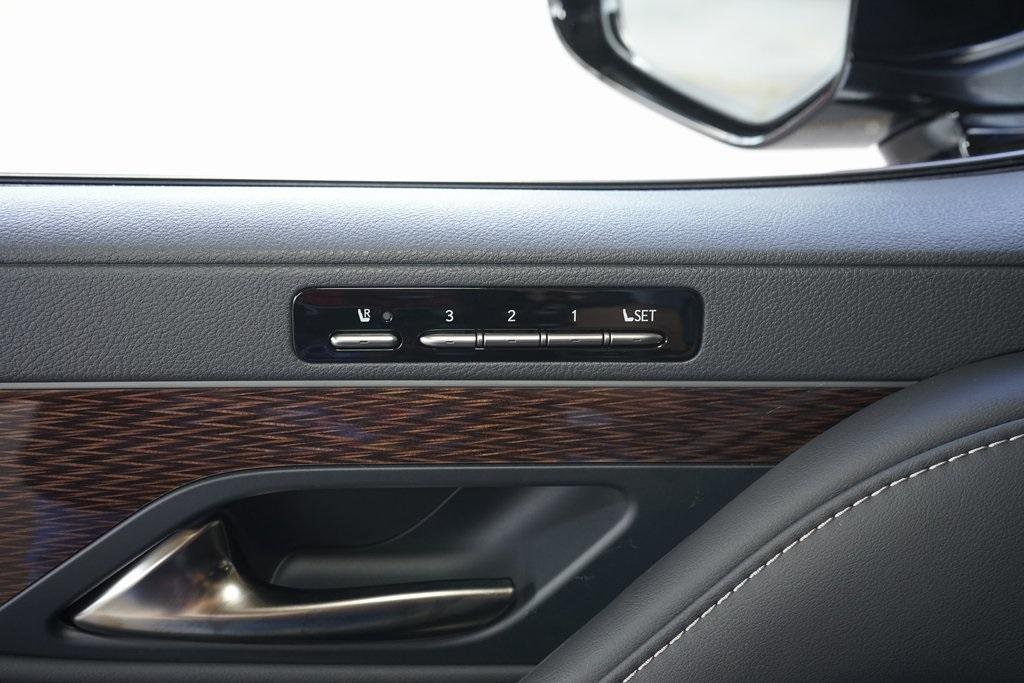 2025 Lexus LX 700h
