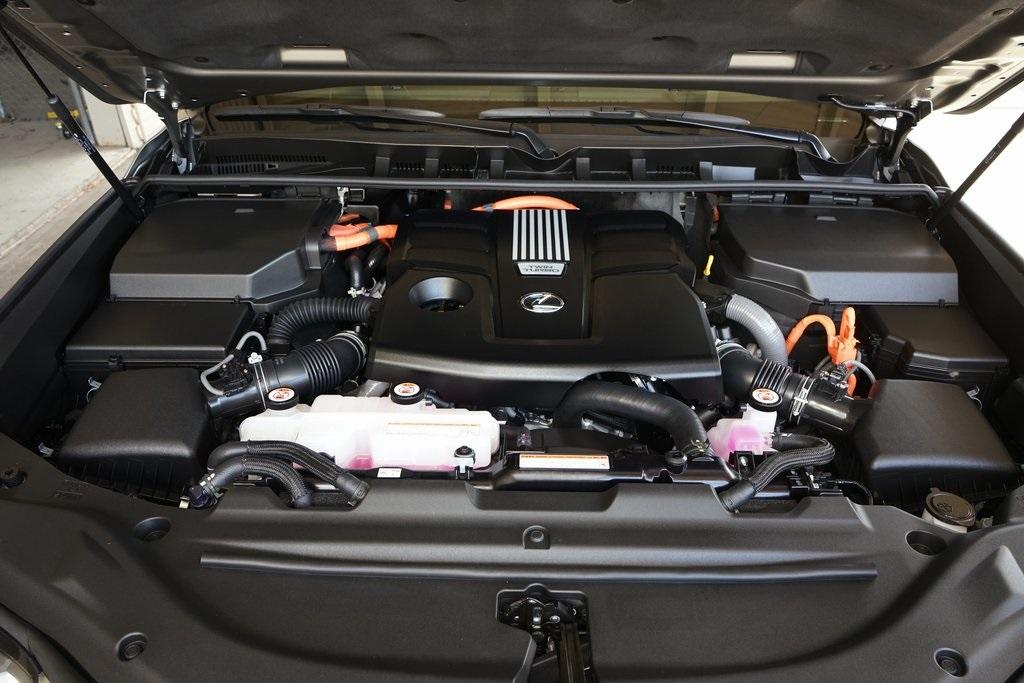 2025 Lexus LX 700h