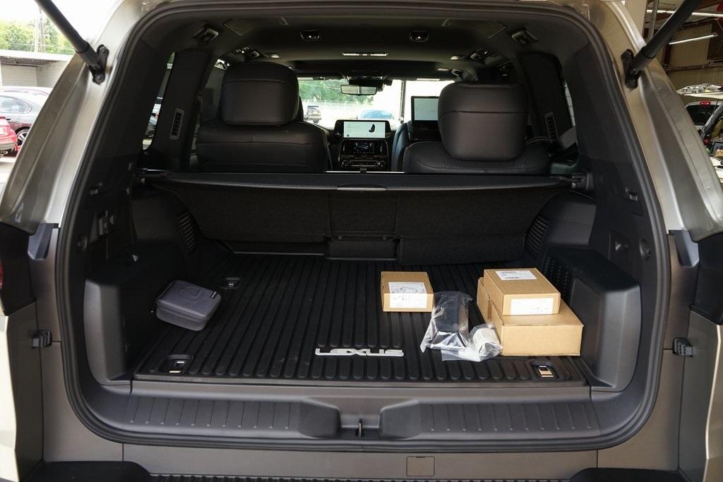 2025 Lexus LX 700h