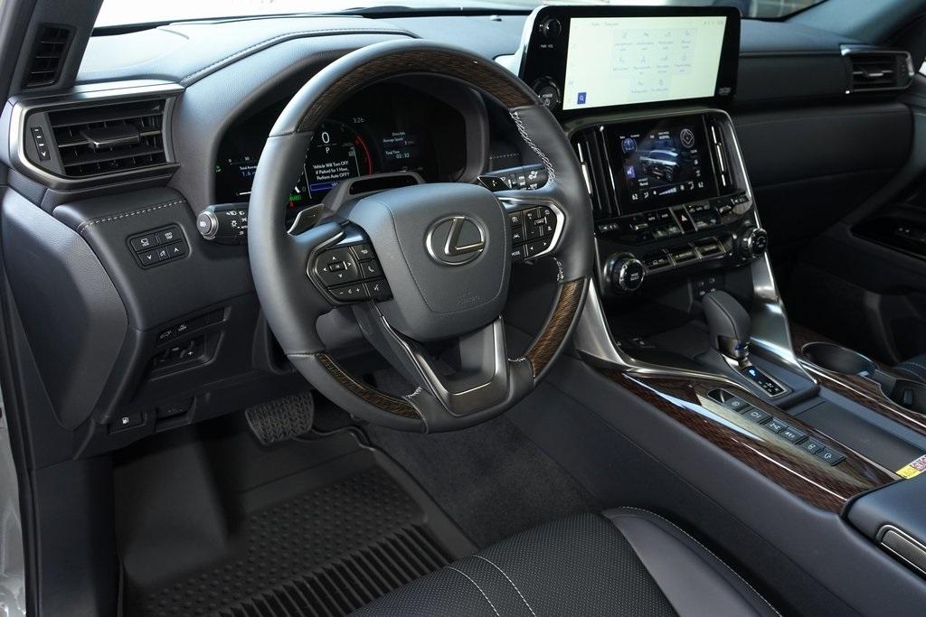 2025 Lexus LX 700h