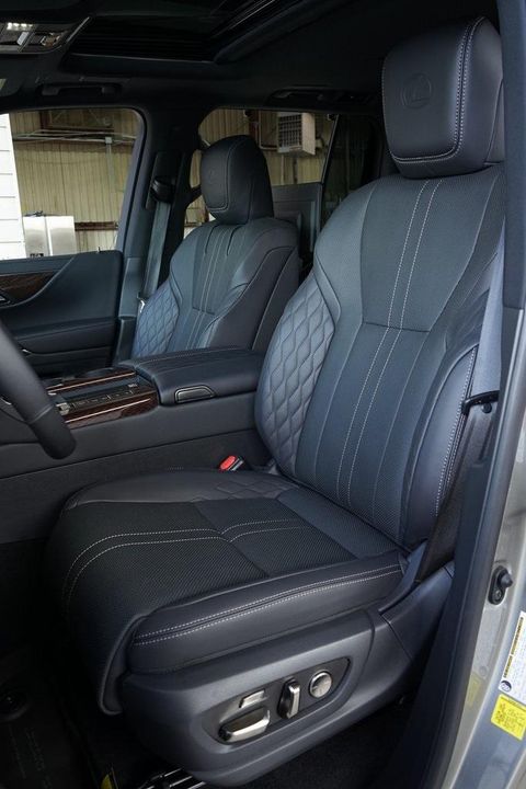 2025 Lexus LX 700h