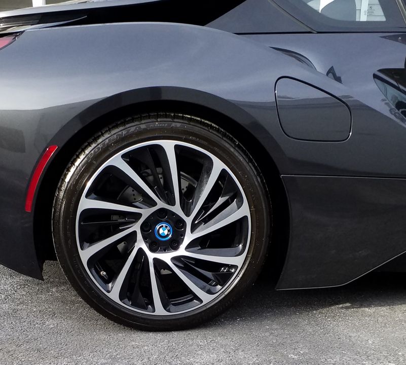 2015 BMW i 8