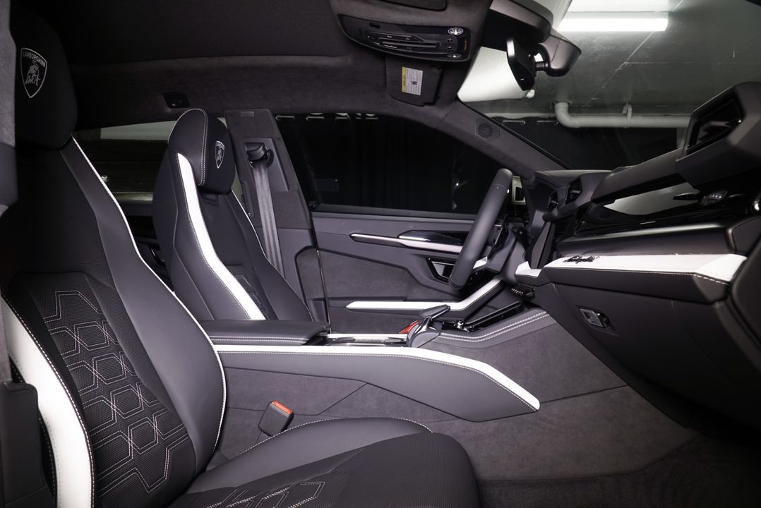 2025 Lamborghini Urus SE