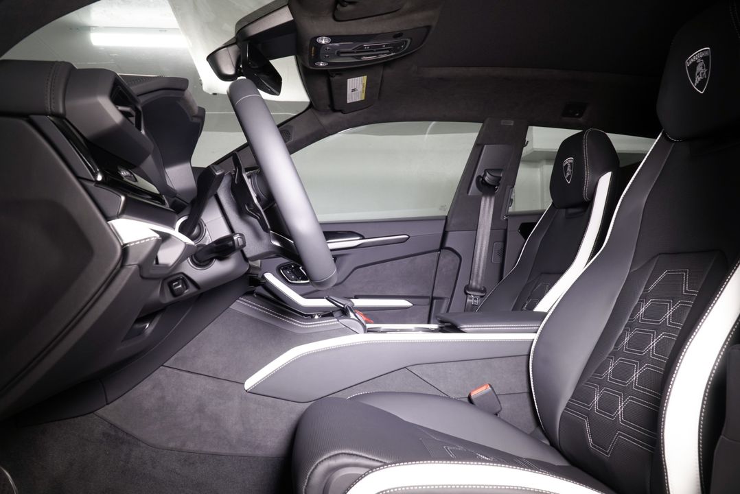 2025 Lamborghini Urus SE
