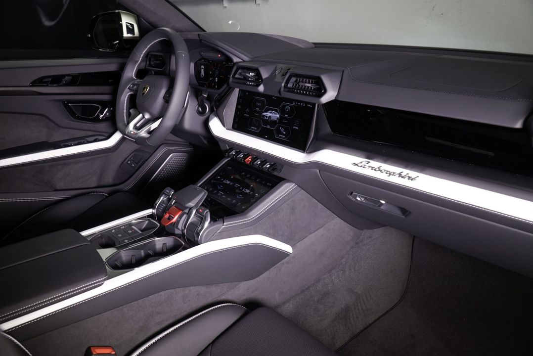 2025 Lamborghini Urus SE