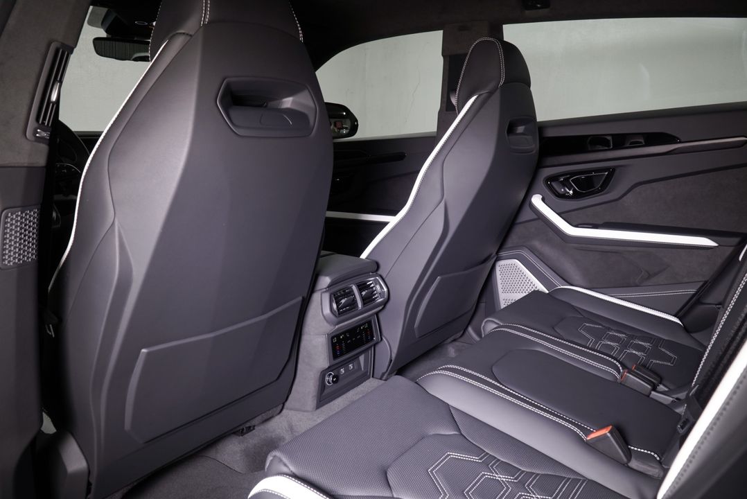 2025 Lamborghini Urus SE