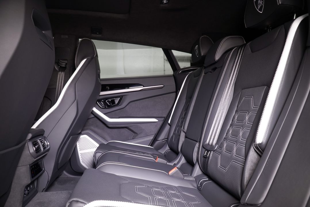 2025 Lamborghini Urus SE