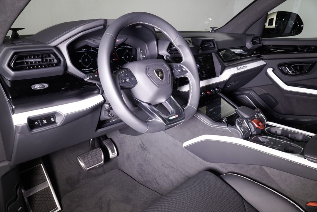 2025 Lamborghini Urus SE